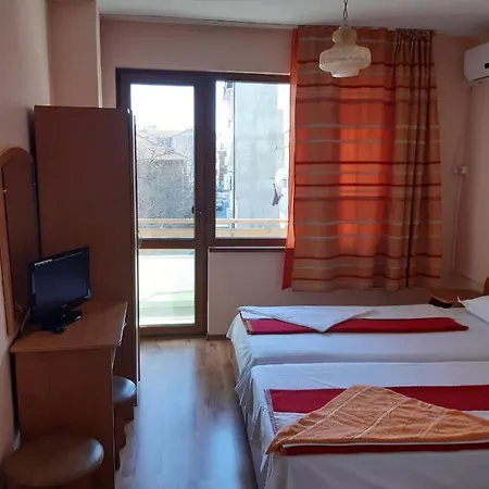 Nelly Πανσιόν