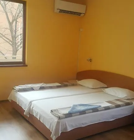 Nelly Σωζόπολη